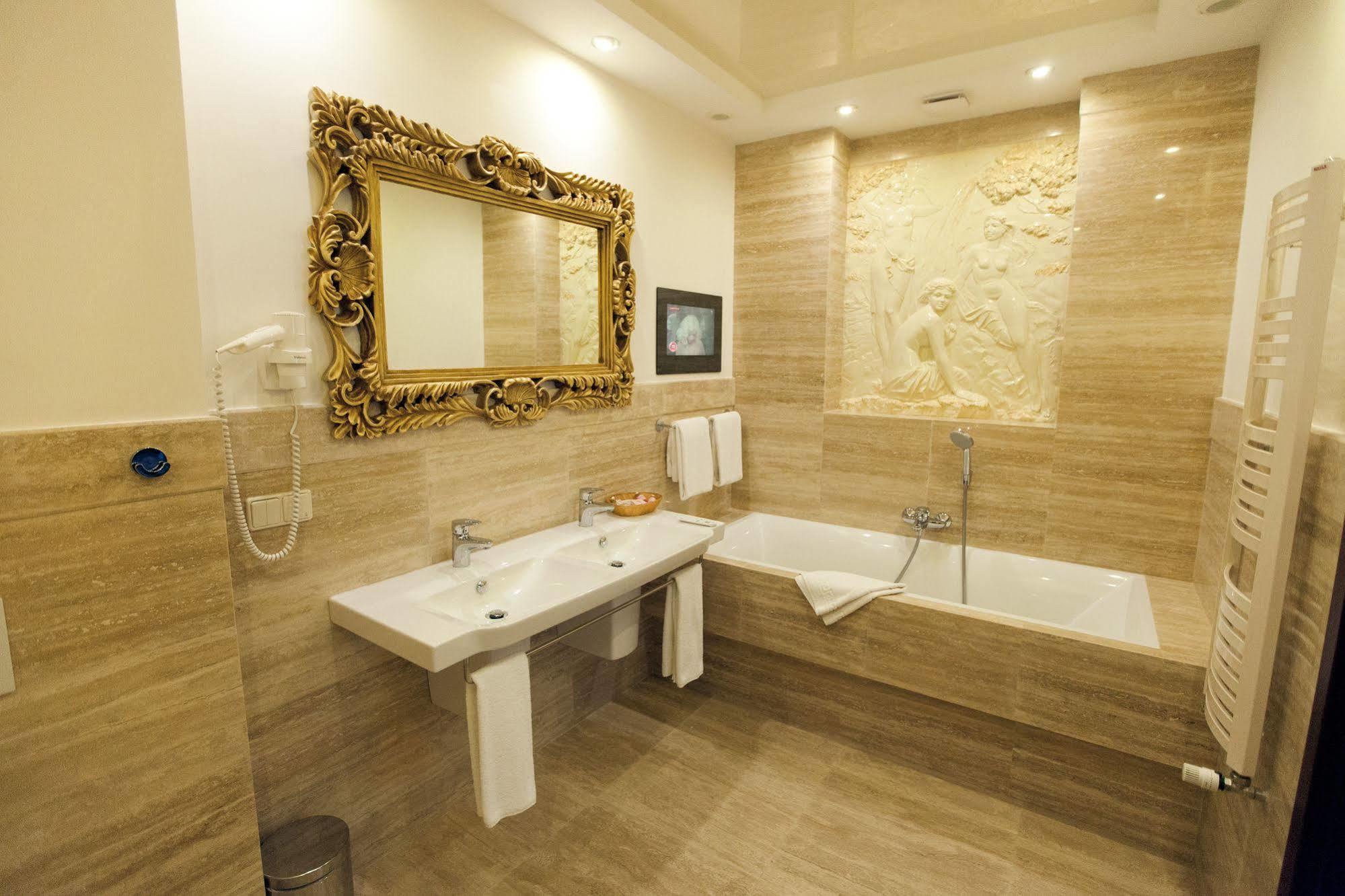 Delice Hotel Lviv Luaran gambar