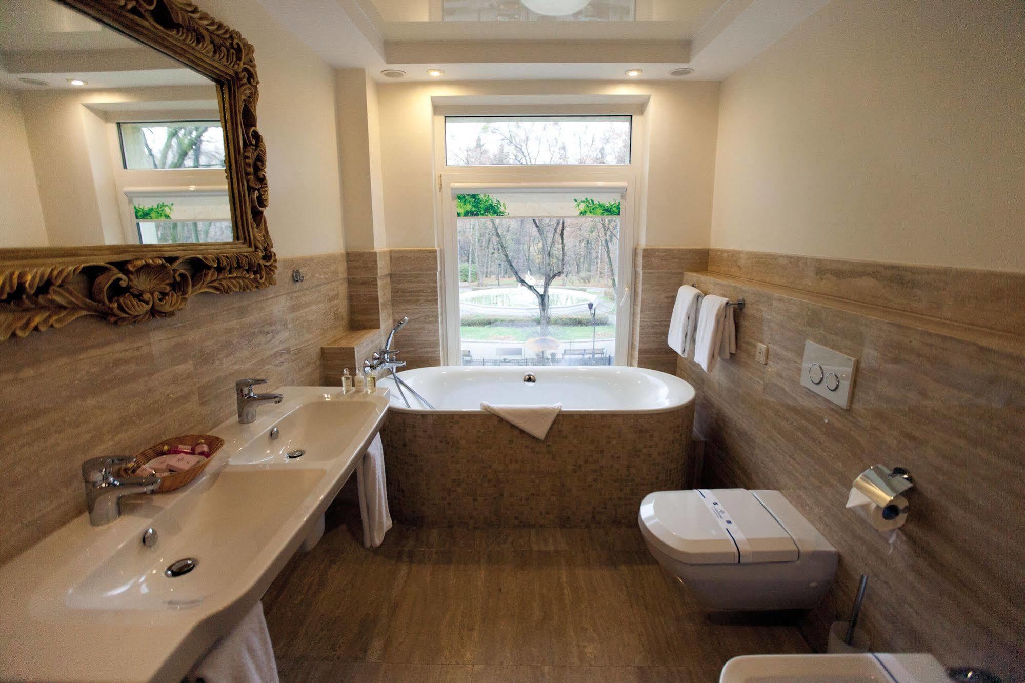 Delice Hotel Lviv Luaran gambar